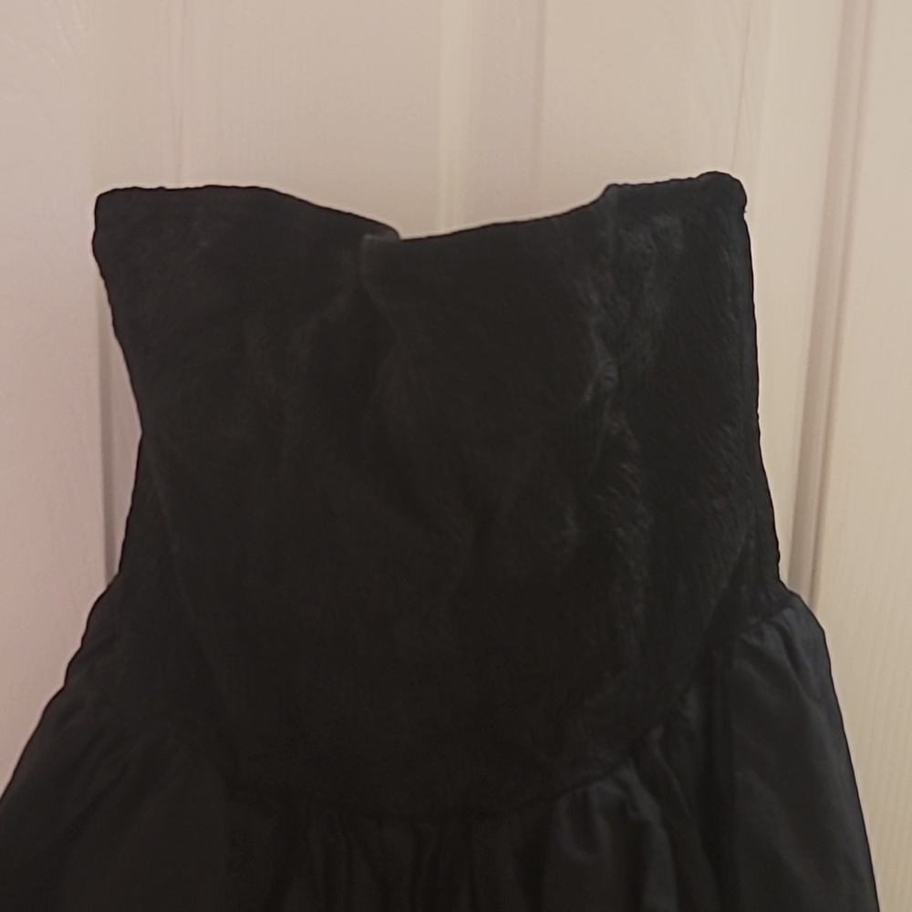 Strapless Black Midi Dress 🖤 - Picture 5 of 12